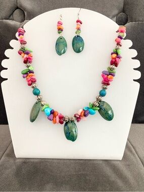 Vibrant Boho-Chic Statement Necklace & Earring Set